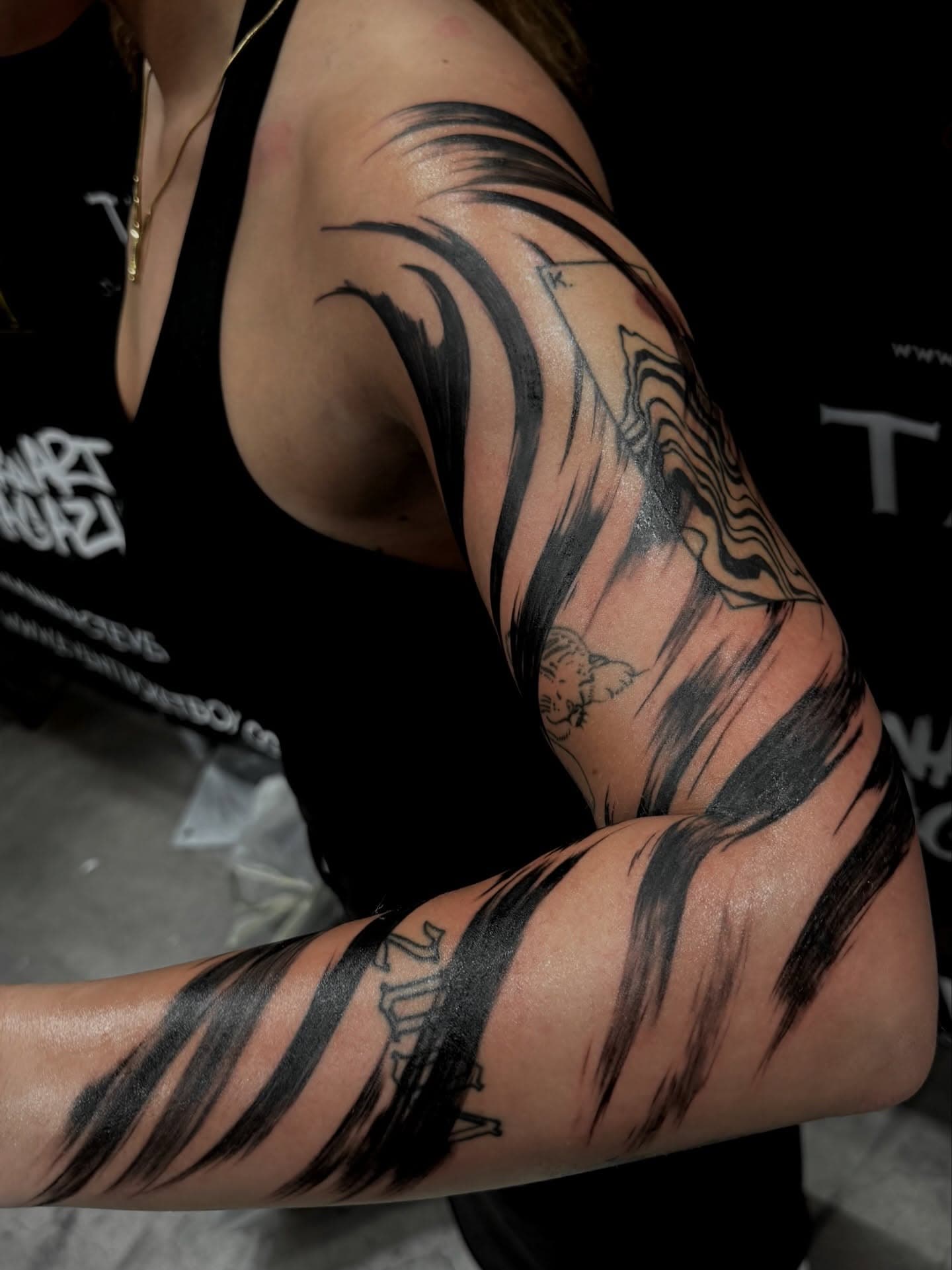 Blackwork-sleeve in wording